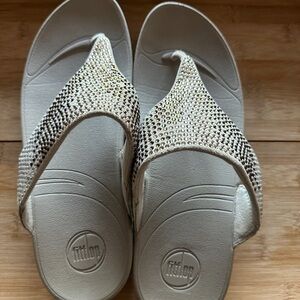 FitFlop Women's Sandals in Beige with Gold and Silver Details (Size 10)